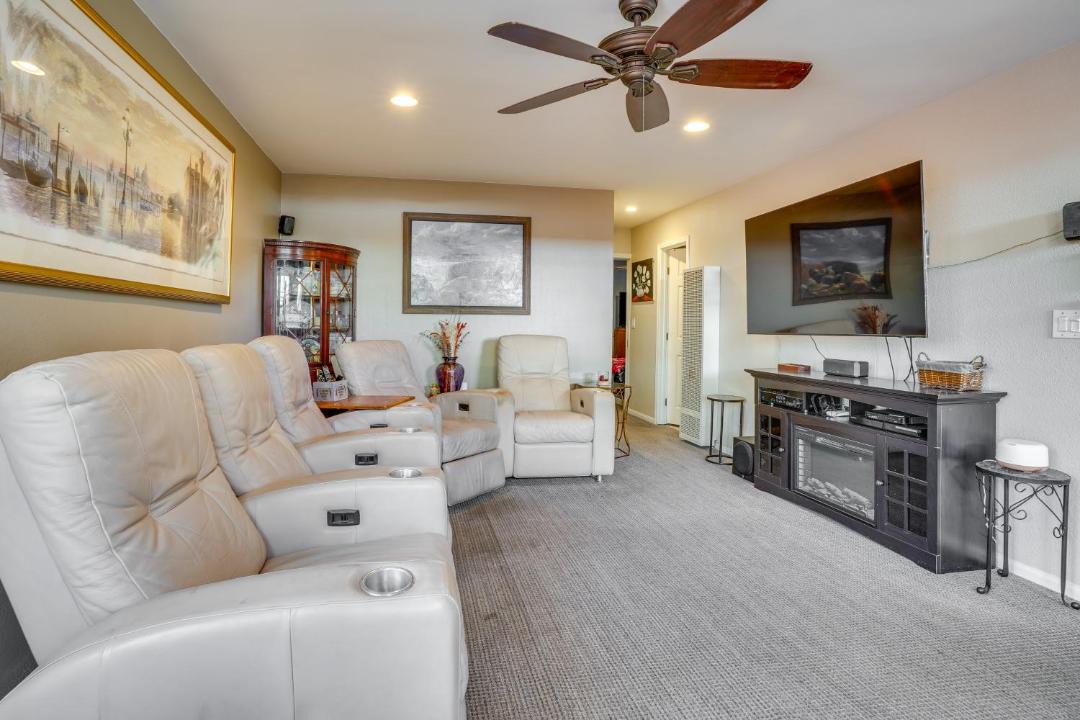 Photo of Livingroom in East Side Costa Mesa