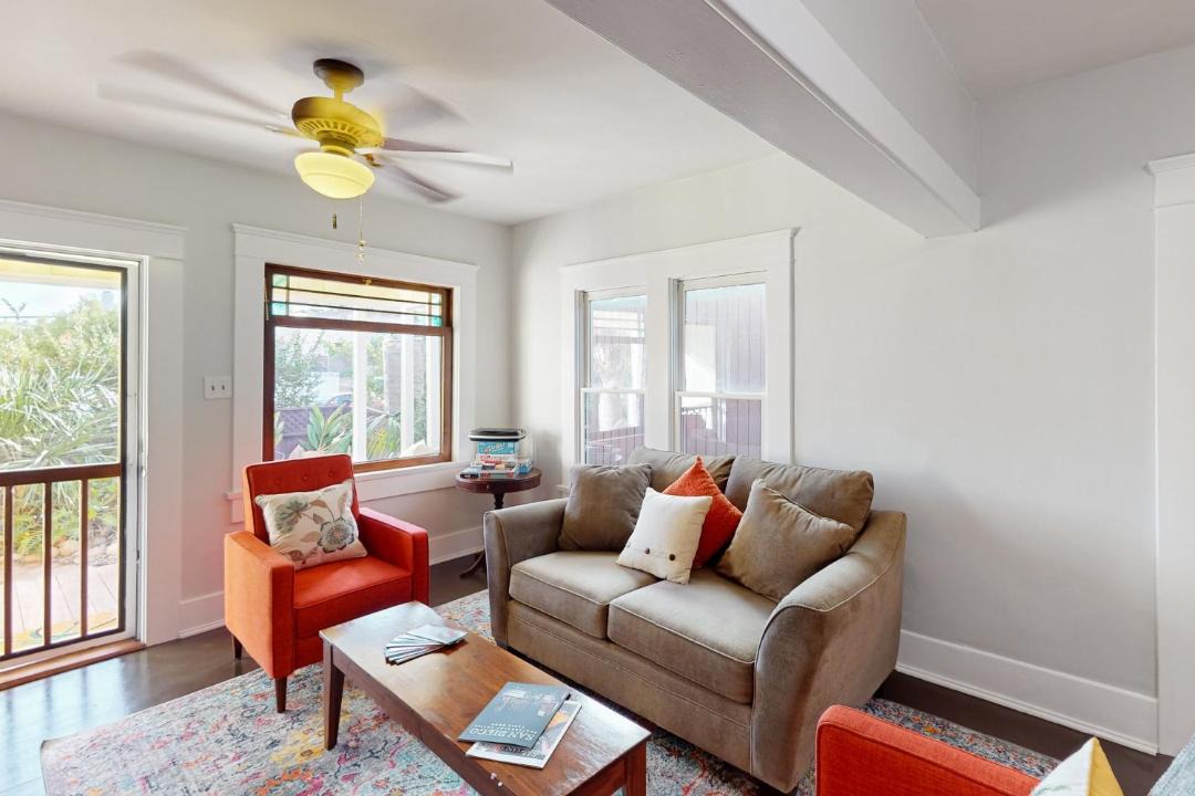 Photo of Livingroom in University Heights