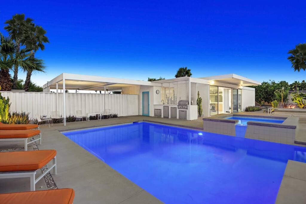 Photo of Outdoor in Racquet Club Estates
