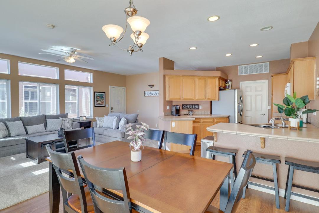 Photo of Livingroom in Needles