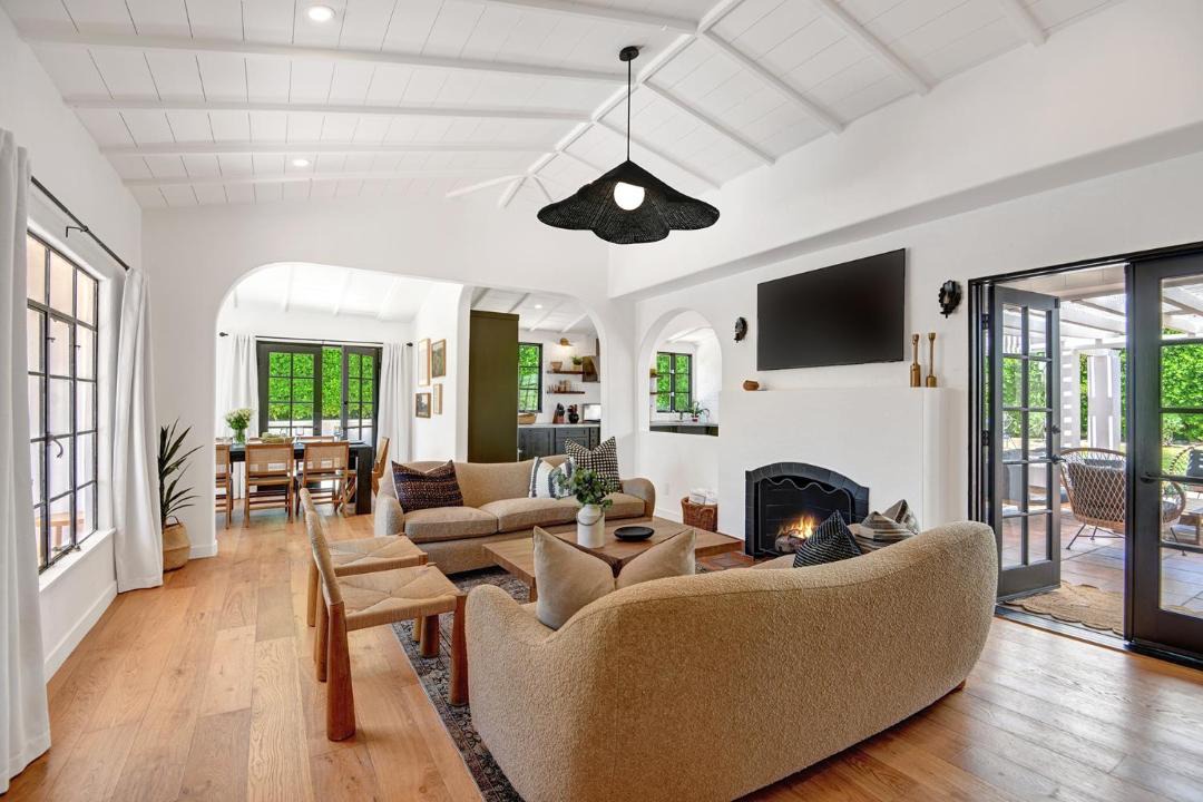 Photo of Livingroom in The Movie Colony
