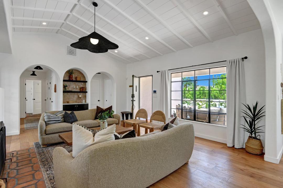 Photo of Livingroom in The Movie Colony