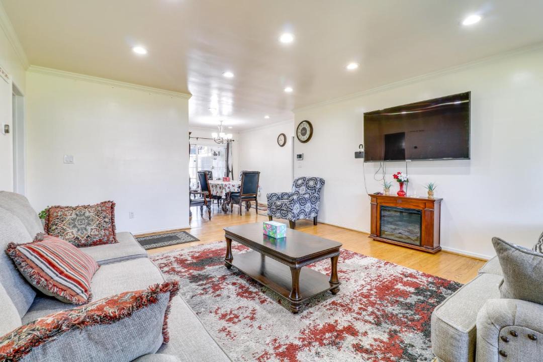Photo of Livingroom in North Hills West