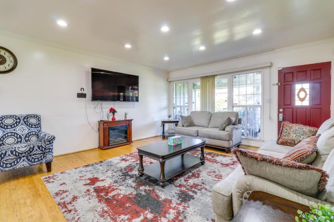 Photo of Livingroom in North Hills West