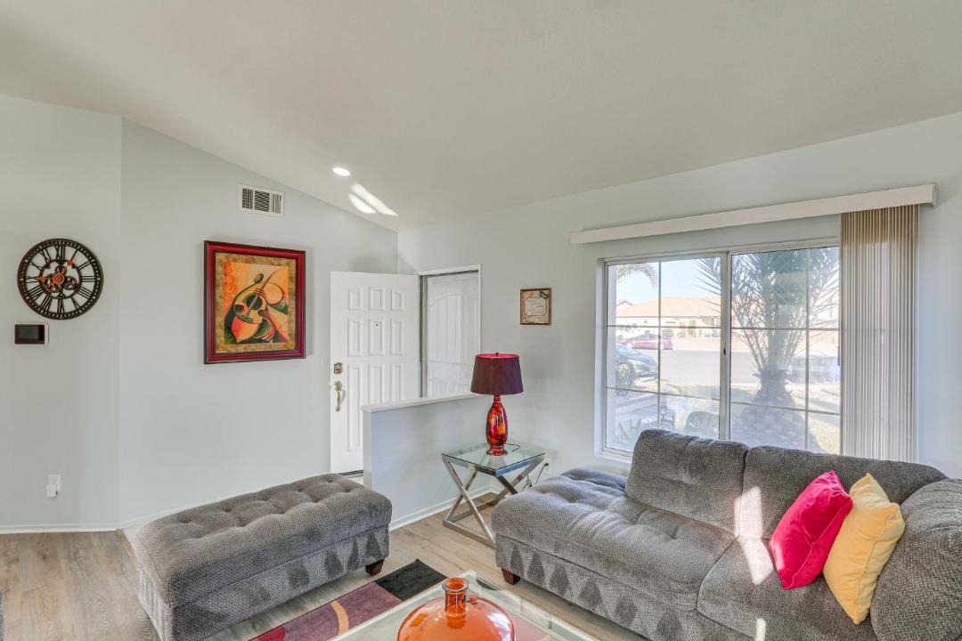 Photo of Livingroom in Victorville