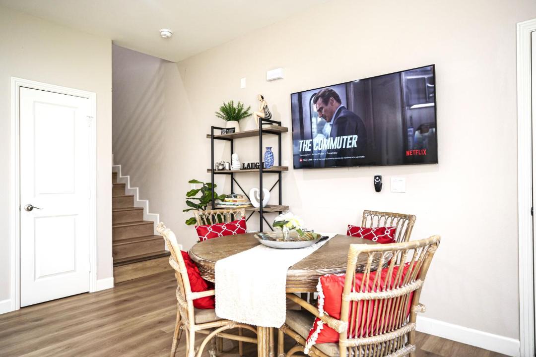 Photo of Livingroom in Midway City