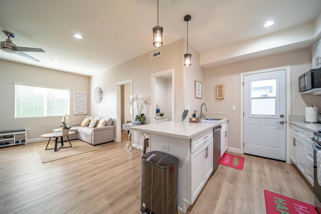 Photo of Livingroom in Midway City
