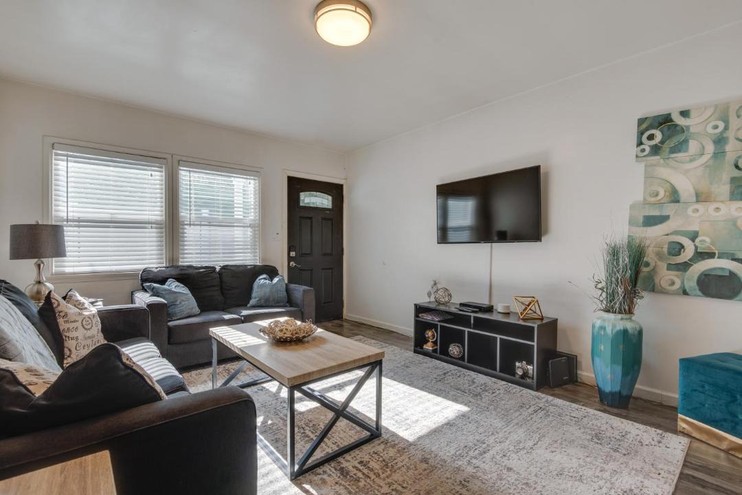 Photo of Livingroom in Sherman Oaks