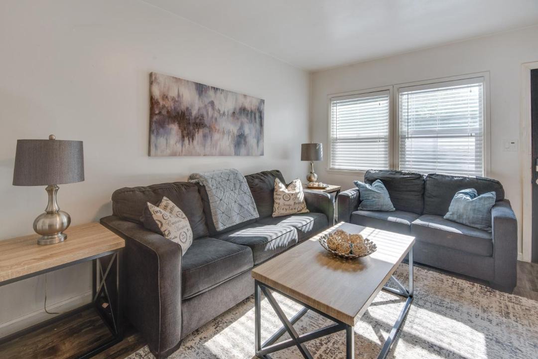 Photo of Livingroom in Sherman Oaks