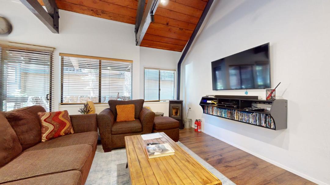 Photo of Livingroom in Majestic Pines
