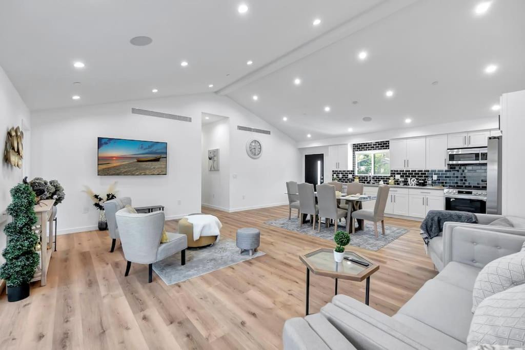 Photo of Livingroom in North Hollywood