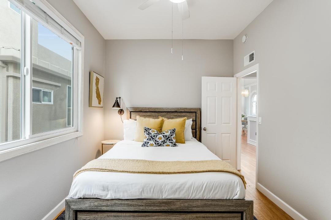 Photo of Bedroom in South Mission Beach