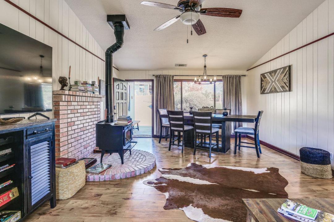 Photo of Livingroom in Ahwahnee