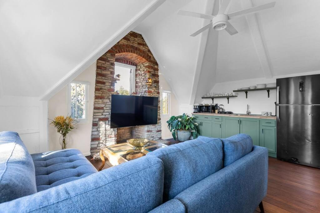 Photo of Livingroom in Newhall