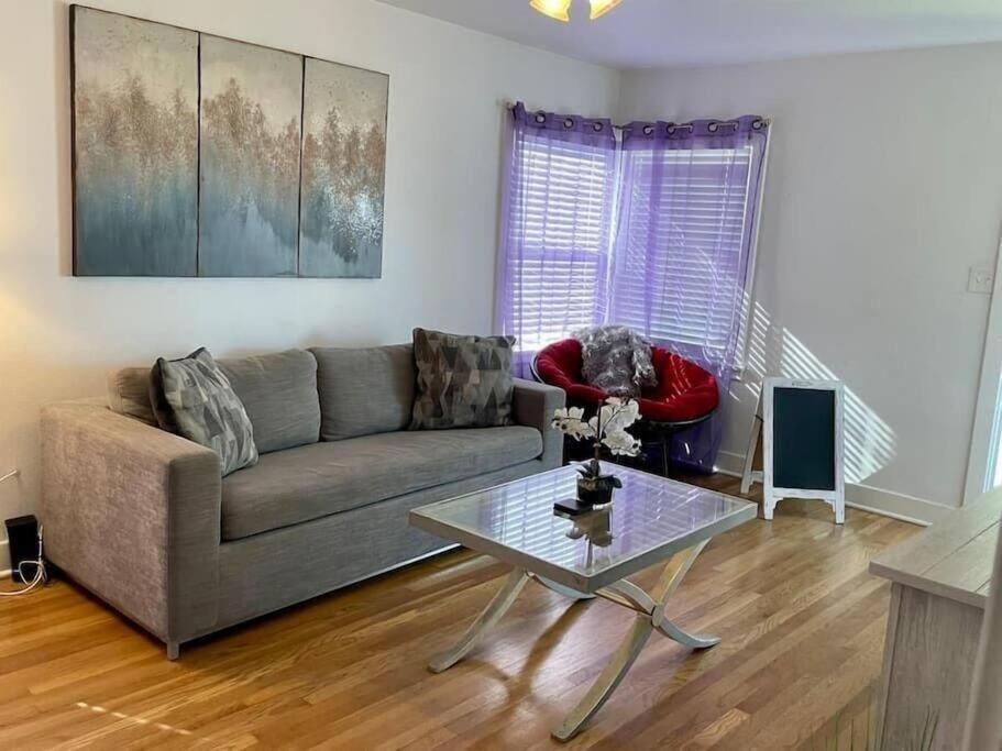 Photo of Livingroom in Fullerton