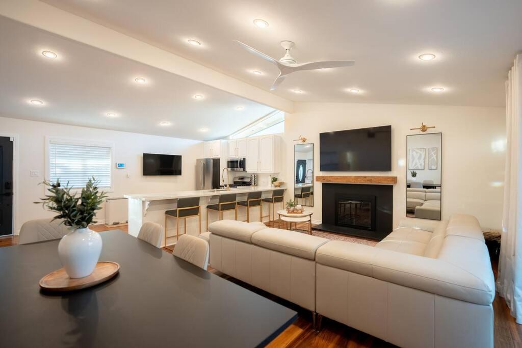 Photo of Livingroom in Southwest Anaheim