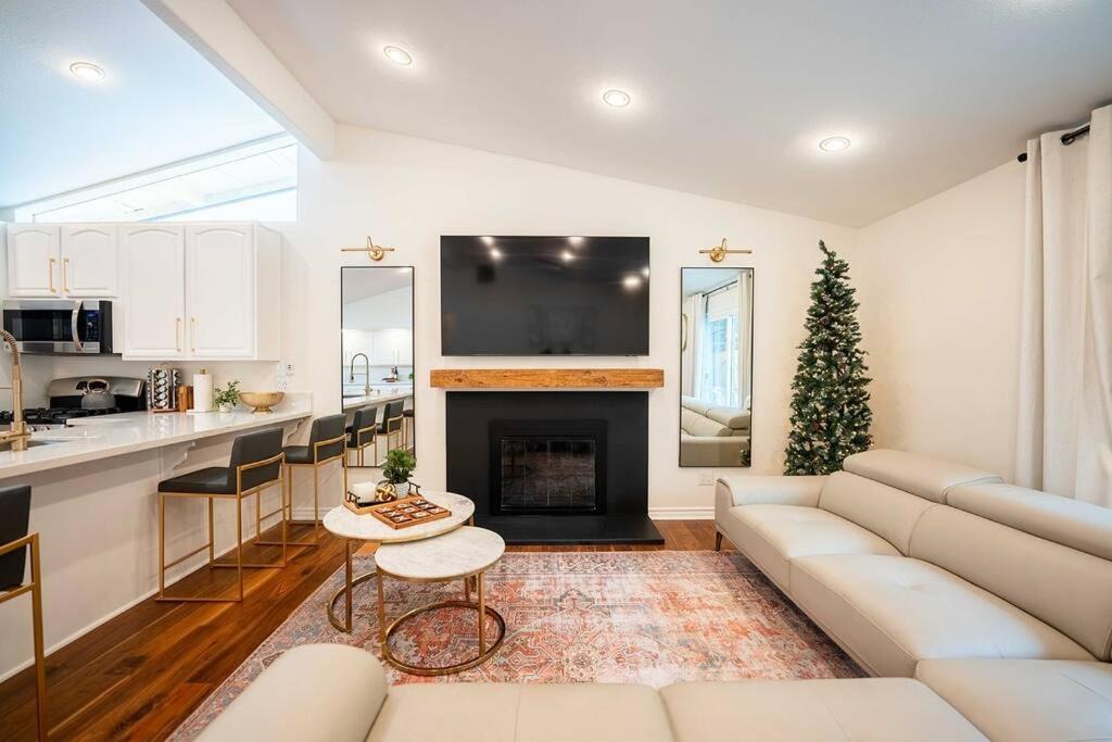 Photo of Livingroom in Southwest Anaheim