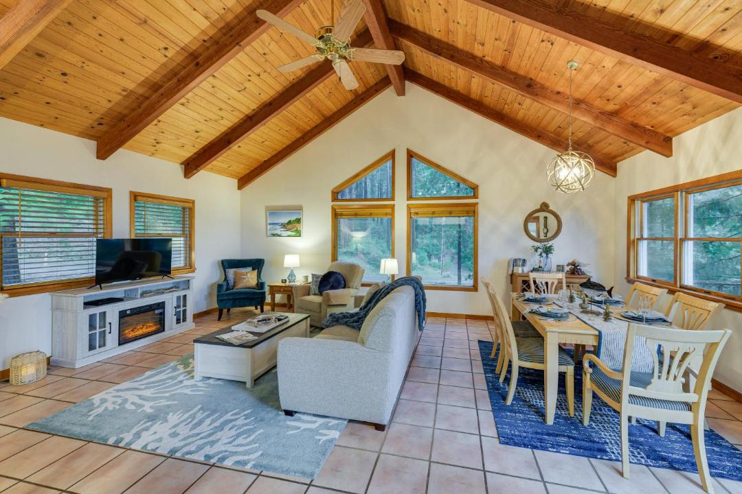 Photo of Livingroom in Gualala