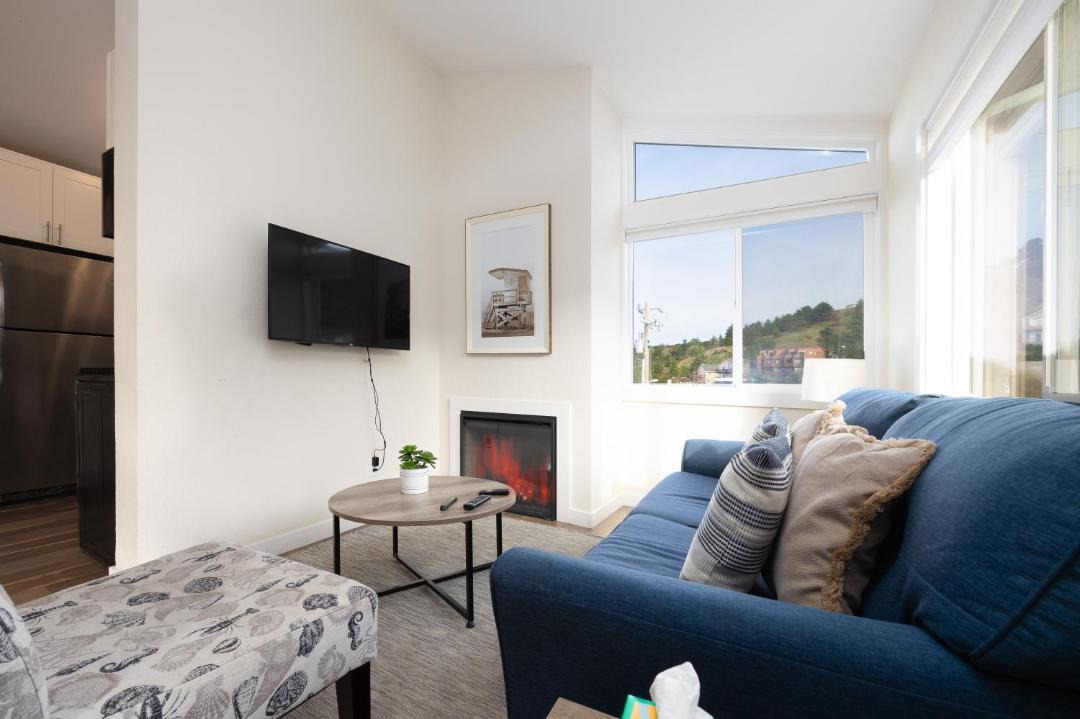 Photo of Livingroom in Edgemar - Pacific Manor