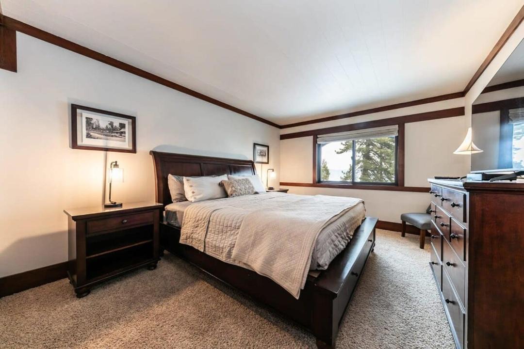 Photo of Bedroom in Tahoe Tavern