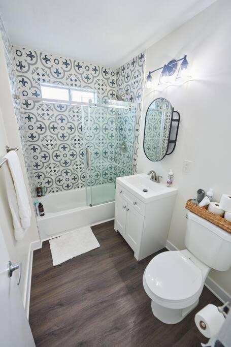 Photo of Bathroom in Del Aire