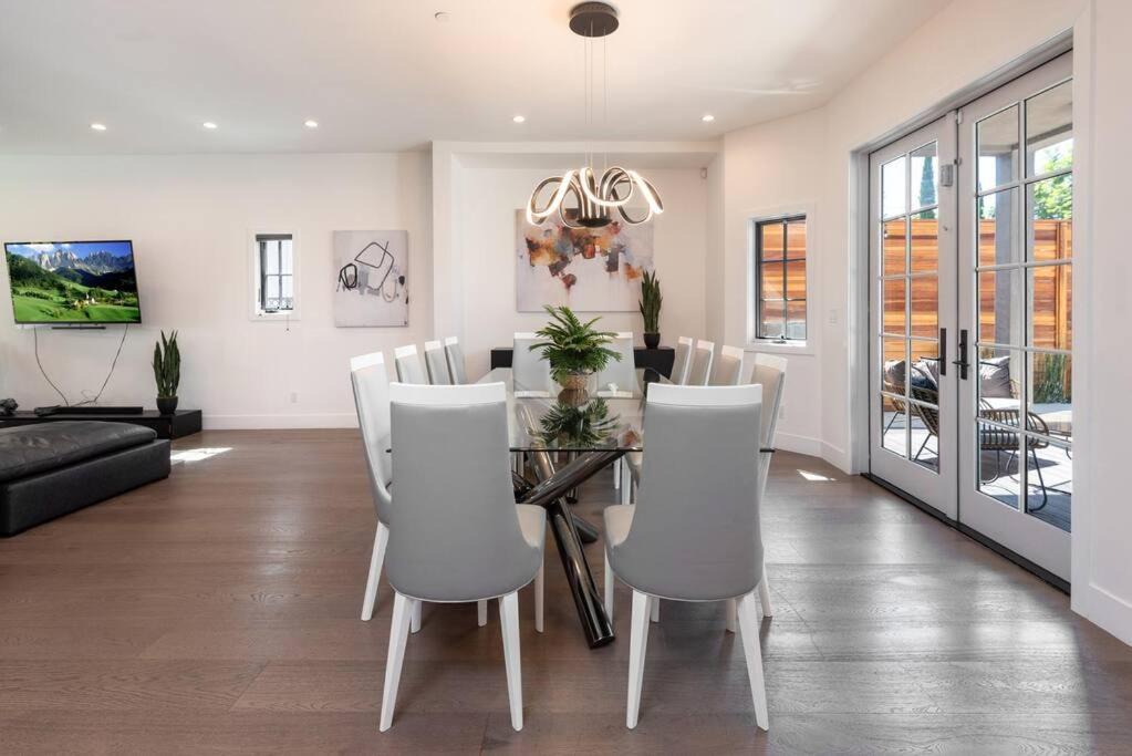 Photo of Livingroom in La Brea