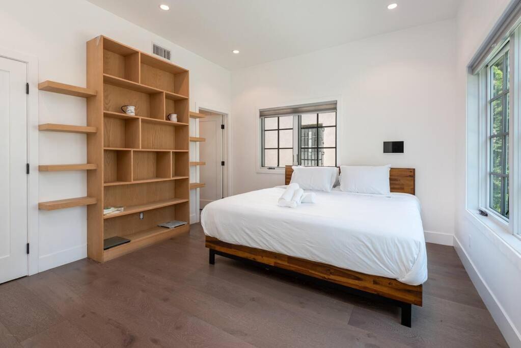 Photo of Bedroom in La Brea