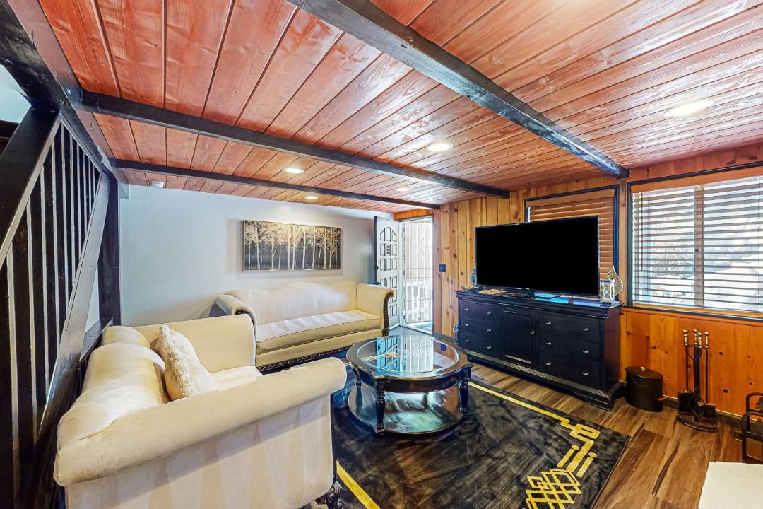 Photo of Livingroom in Arrowbear Lake