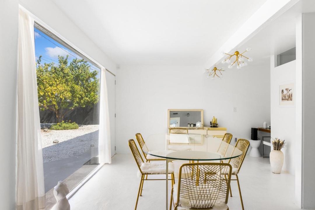 Photo of Livingroom in Racquet Club Estates