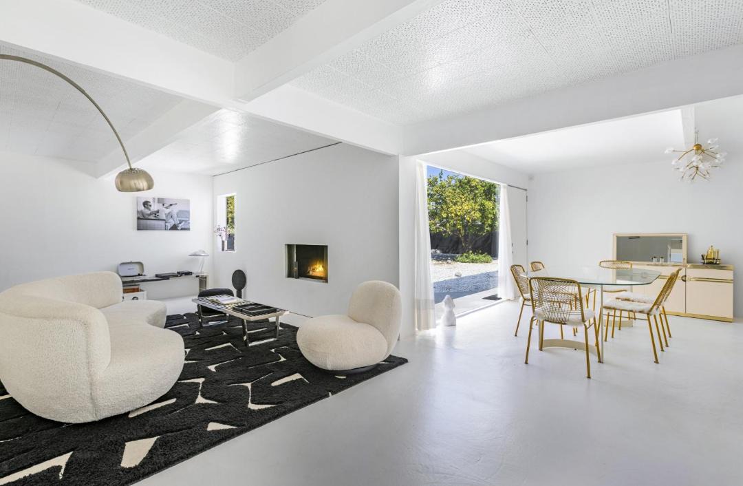 Photo of Livingroom in Racquet Club Estates