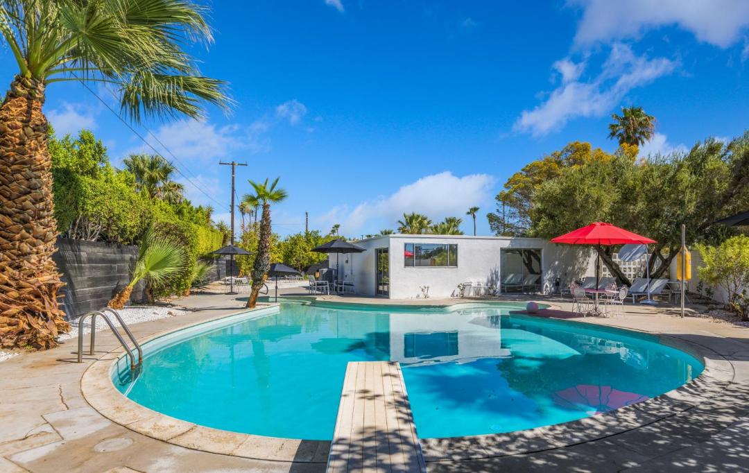 Photo of Outdoor in Racquet Club Estates