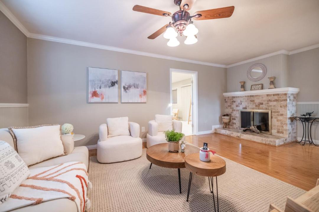 Photo of Livingroom in Northwest Anaheim