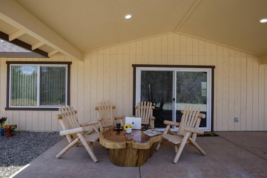 Photo of Others in Mariposa