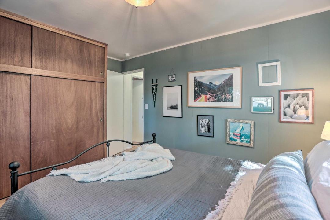 Photo of Bedroom in Crestline
