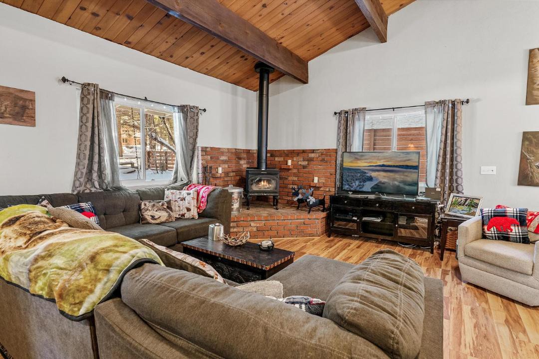 Photo of Livingroom in Summit Estates