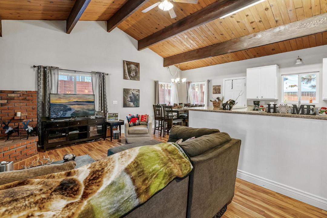 Photo of Livingroom in Summit Estates