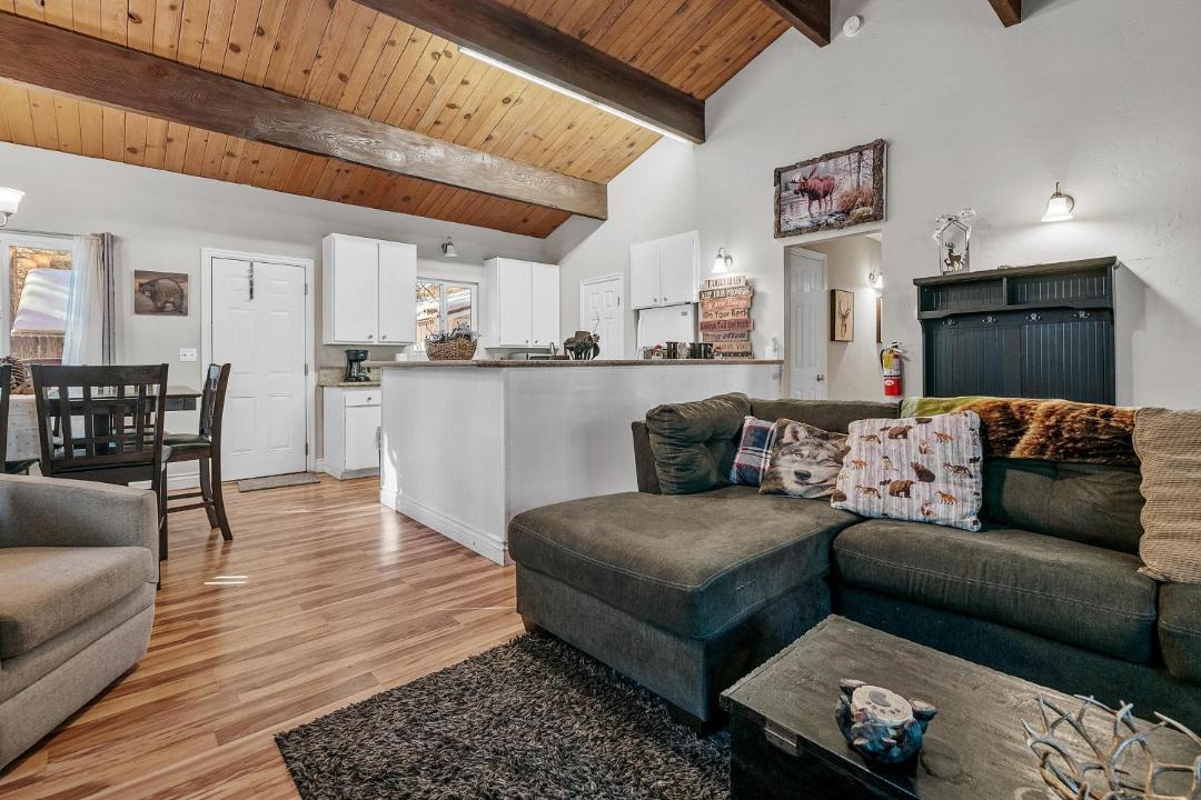Photo of Livingroom in Summit Estates