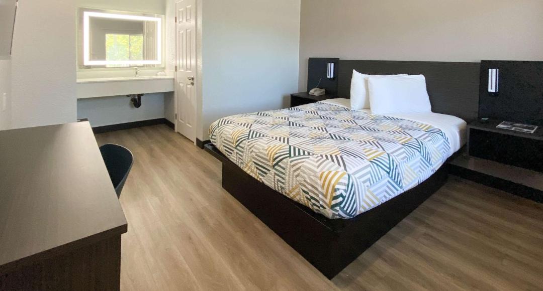 Photo of Bedroom in Halecrest