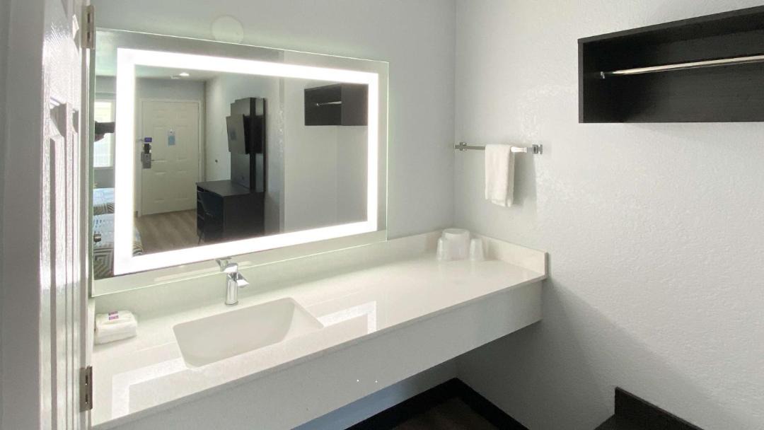 Photo of Bathroom in Halecrest