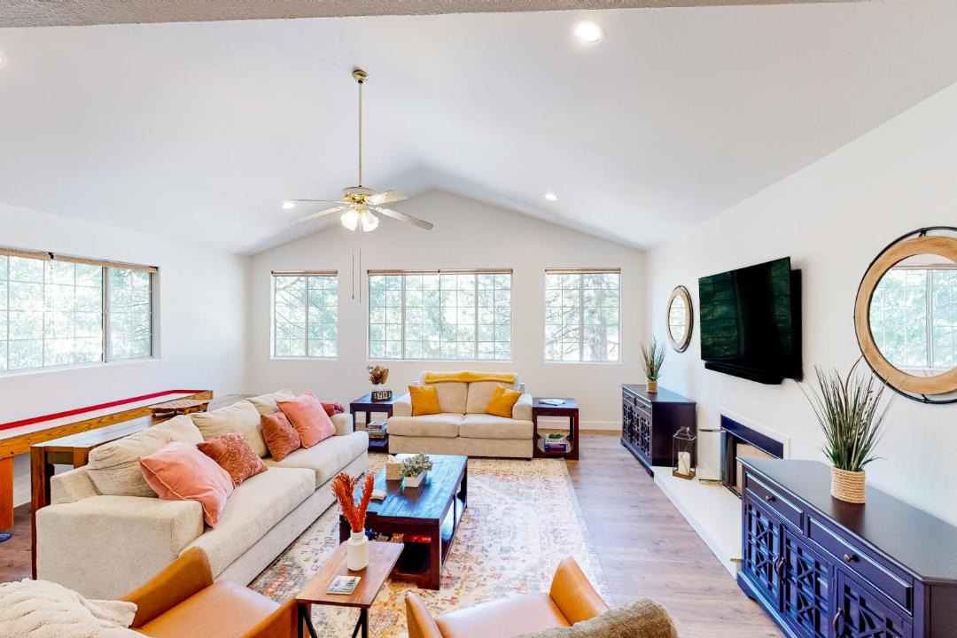Photo of Livingroom in Crestline