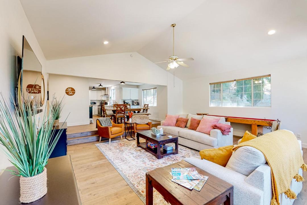Photo of Livingroom in Crestline