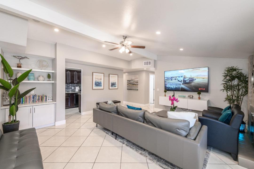 Photo of Livingroom in Anaheim Resort