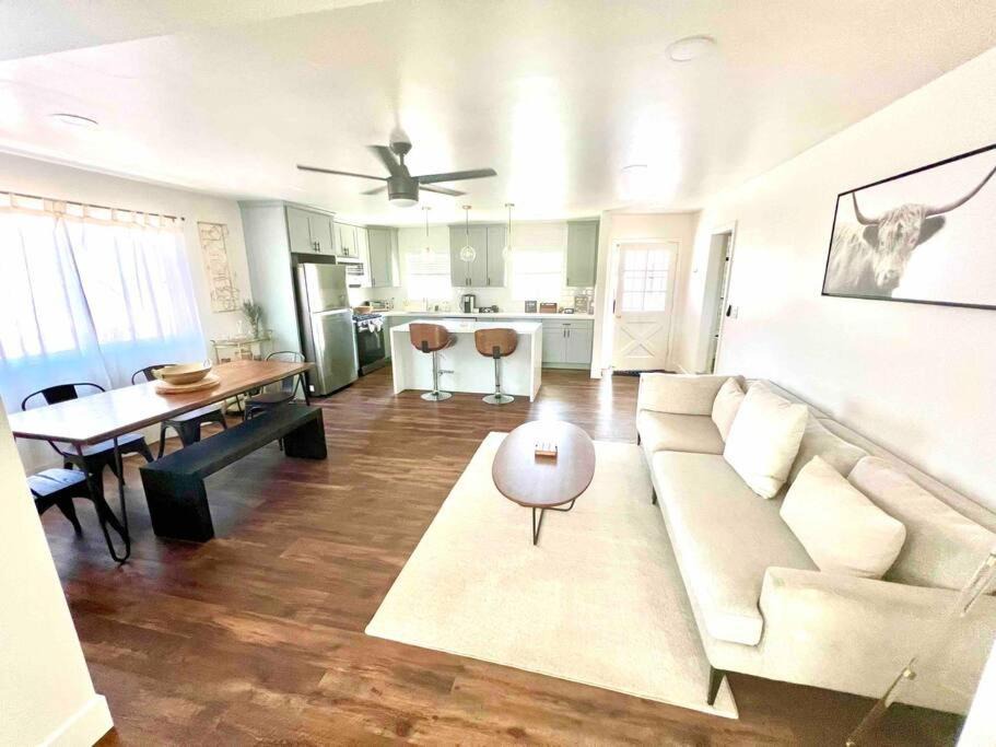 Photo of Livingroom in Linda Vista