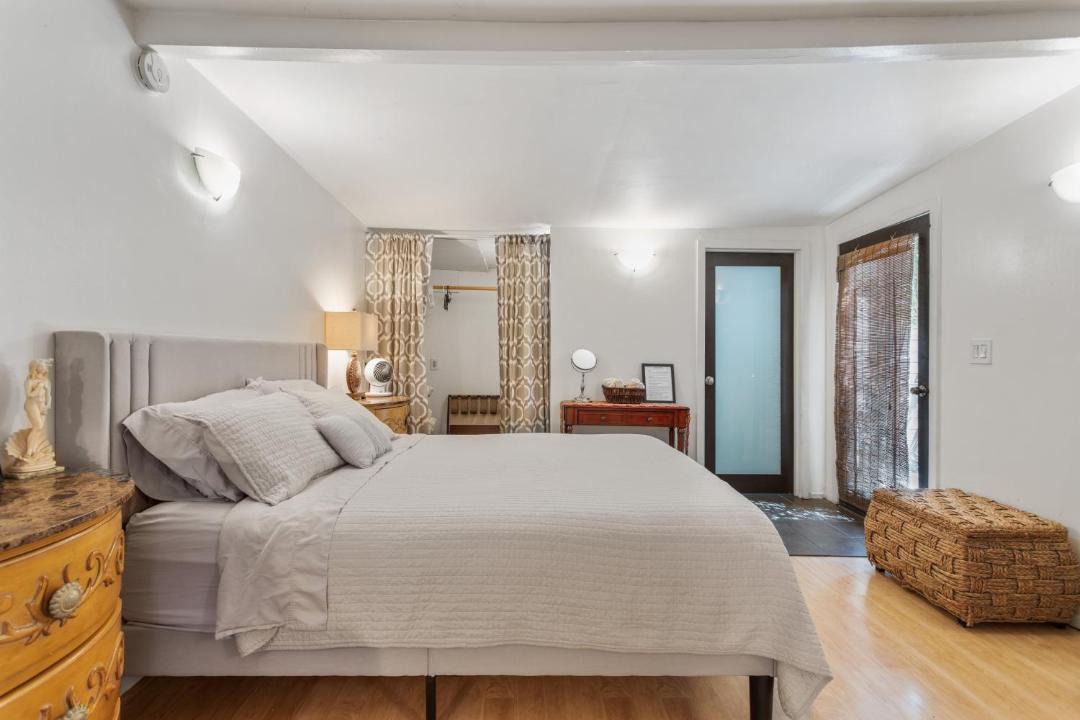 Photo of Bedroom in Studio City