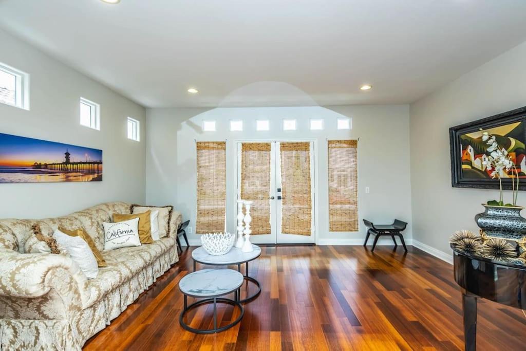 Photo of Livingroom in Yorktown