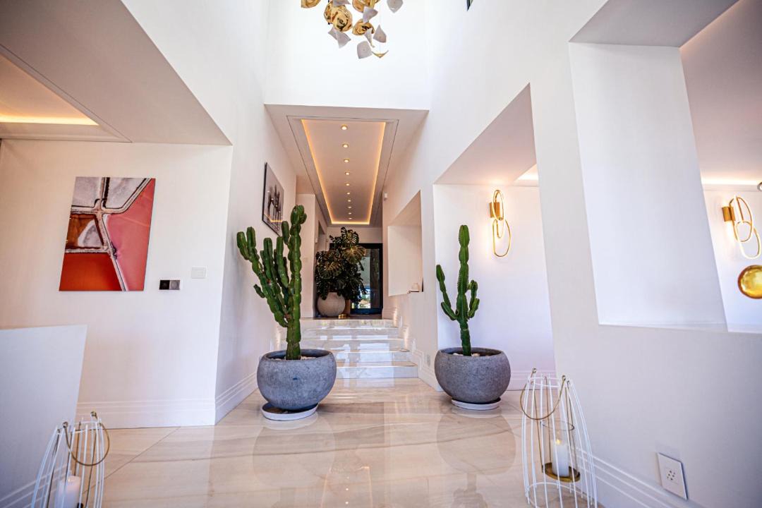 Photo of Others in Hollywood Hills