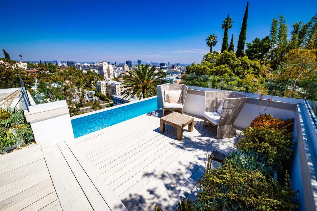Photo of Others in Hollywood Hills