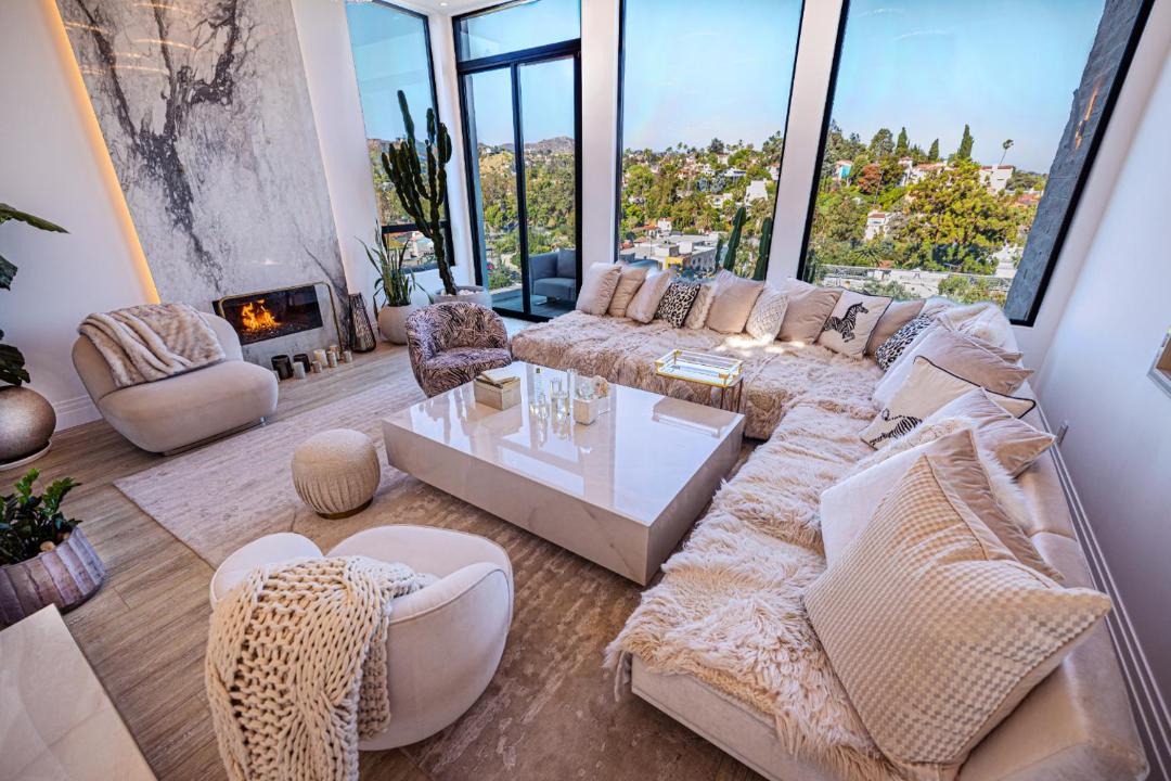 Photo of Others in Hollywood Hills