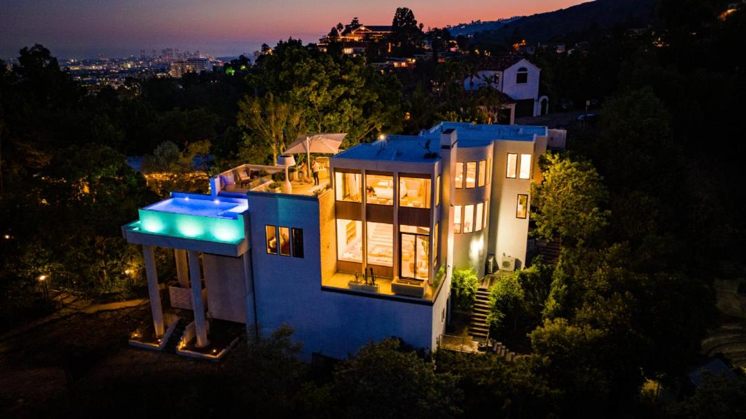 Photo of Others in Hollywood Hills