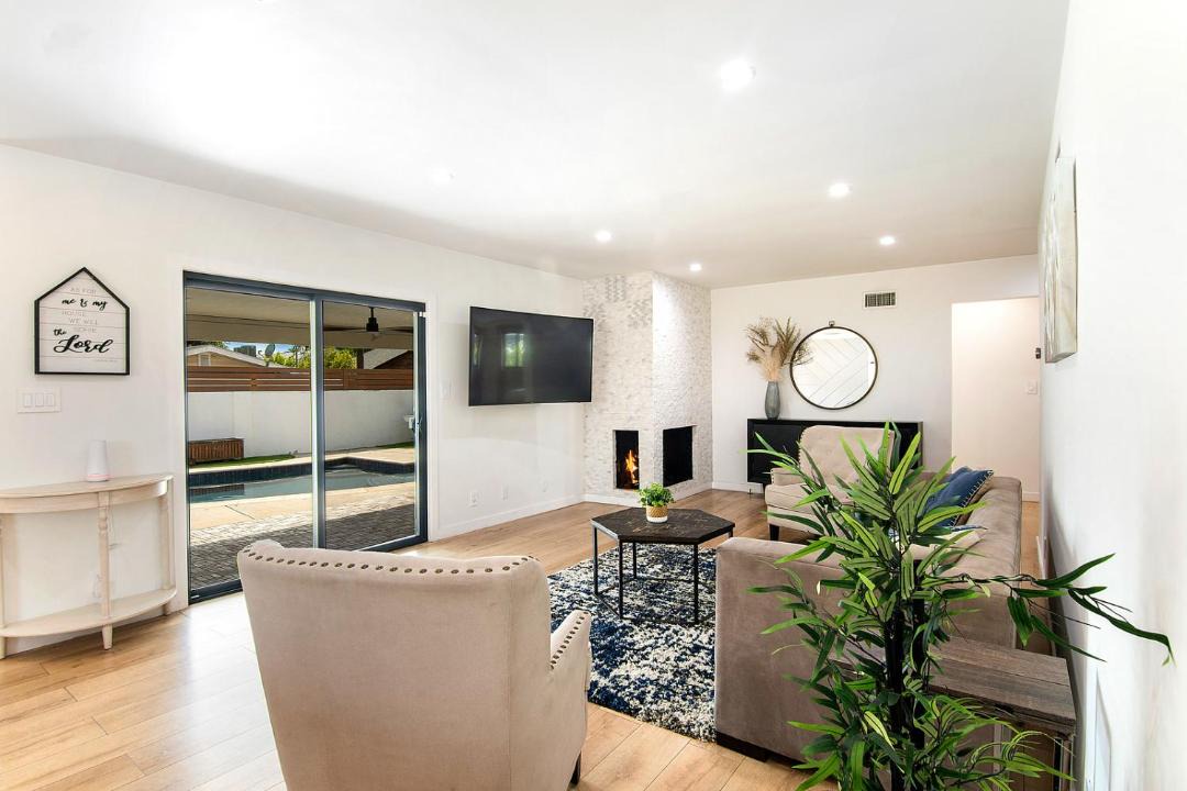 Photo of Livingroom in Valley Glen